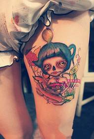 Radošs tējas tase meitenes augšstilba tetovējuma attēls