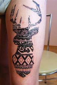 Bukuri tatuazh dreri kofshë totem