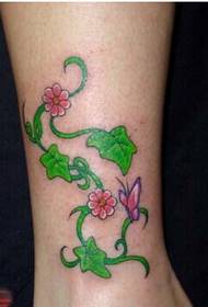 Pies de belleza flor verde vid tatuaje pequeño patrón foto