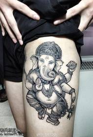 Черное серое изображение татуировки слона