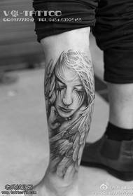 Patrún tattoo aingeal álainn agus ciúin