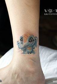 かわいいかわいい小さな象のタトゥーパターン