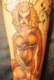 Foto di tatuaggio femminile sexy leopardo dorato