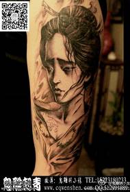 Modello di tatuaggio geisha lutto affascinante e bella