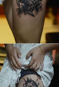 Immagine di tatuaggio coscia unicorno europea e americana