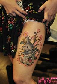 大腿茶壺櫻花可愛兔子紋身圖片