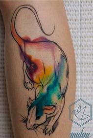 Immagine dell'immagine del tatuaggio del topo dell'inchiostro della gamba di personalità