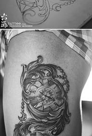 Motif de tatouage horloge aile pierres précieuses