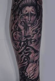 Kruro japana geisha super bela virina fantoma tatuaje mastro
