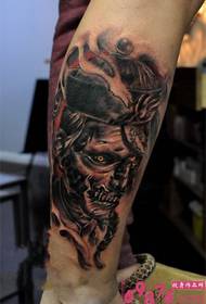 Retro creativo tatuaje de becerro flor de zombie