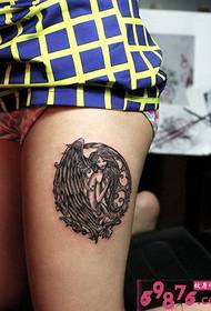 Slika s uzorkom tetovaže evropskog patuljaka na bedru