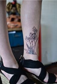 I-Daisy Shank tattoo Yesibalo Esincomekayo Yesithombe