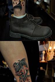 Татуювання малюнка татуювання особи домогосподарства акули гангстера