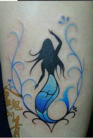 Meisje schacht mooie ogende zeemeermin tattoo foto