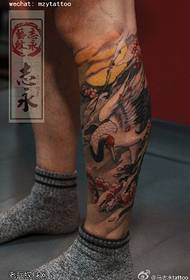 Padrão de tatuagem de guindaste de estilo chinês em aquarela de perna