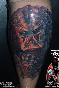 Patrón de tatuaje de monstruo dominante de color