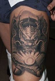 Kirin tattoo met super persoonlikheid op die bene