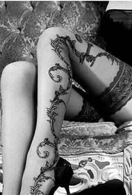 Nainen seksikäs jalat viiniköynnökset vaipan tatuointi kuvia nauttia kuvista