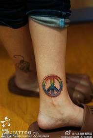 Patrón de tatuaje anti-guerra de color arcoíris de tobillo