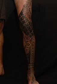 Nemecký umelec tetovania GERD classic leg totem