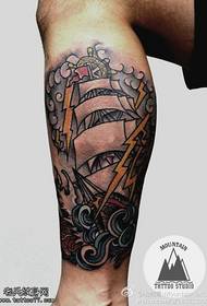 Żeńskie nogi kolor osobowości żeglarstwo tatuaż wzór