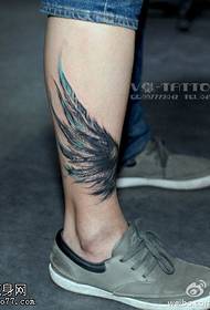 Яскравий і прохолодний красивий візерунок татуювання крил