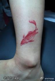 Gyvas raudonos žuvies tatuiruotės modelis
