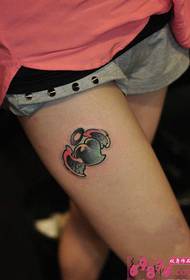 ფრთების წითელი გულის cute ბარძაყის tattoo სურათი