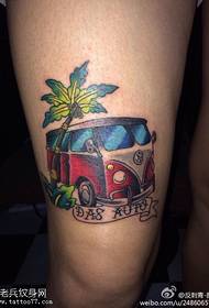 Modello di tatuaggio auto color fumetto gamba