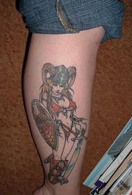 Image de tatouage classique de belle guerrière femme jambe