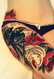 Paukščių kalba, gėlių grožis, kojų tatuiruotės paveikslėlis