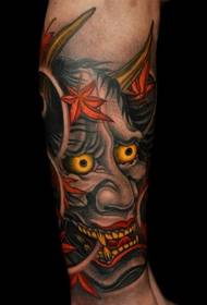 Belle gambe e gambe come un tatuaggio