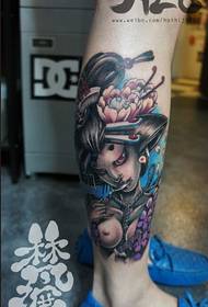 Jalkojen väri henkilökohtainen geisha-tatuointikuvio