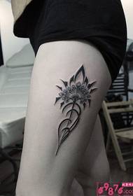 Immagini sexy del tatuaggio di gambe sexy