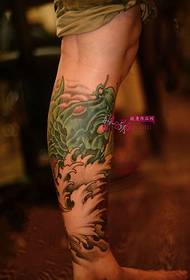 fotografia tatuazh me viç lule tradicionale karp