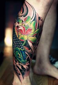 Turtingas ir spalvingas koi tatuiruotės raštas