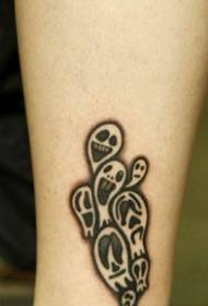 Aranyos kis koponya tetoválás mintás kép a lábán