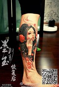 Jalkojen väri-geisha-tatuointikuva
