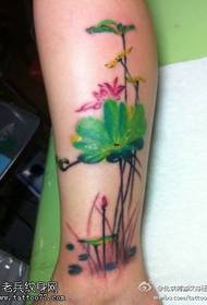 Zelený list červený lotos tetování vzor