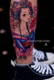 Pátrún tattoo silíní geisha pearsantaithe le dath daite