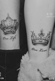 Splendido disegno del tatuaggio corona