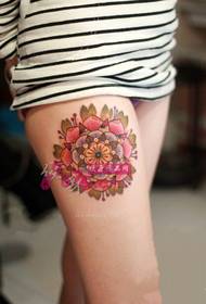 Kyakkyawan ƙafafun makaranta fure tataccen hotunan tattoo