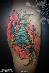 Immagine tatuaggio gamba occhio di dio colore rosa