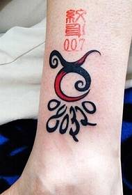 Litšoantšo tse ntle le tse ntle tsa 'mala oa totem tattoo ea maoto