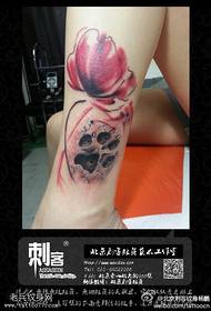 Kupenya uye yakanaka poppy tattoo pateni