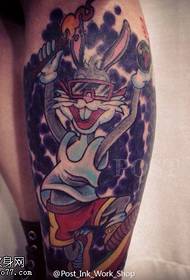 Patró de tatuatge de conill de dibuixos animats personalitat de color de la cama