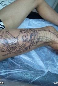 Чудовий візерунок татуювання дракона