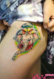 귀여운 코끼리 허벅지 문신 사진