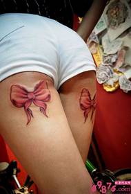 Roze strik mooie benen tattoo foto's