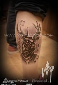 Vzorek tetování antilopy nohou černého popela